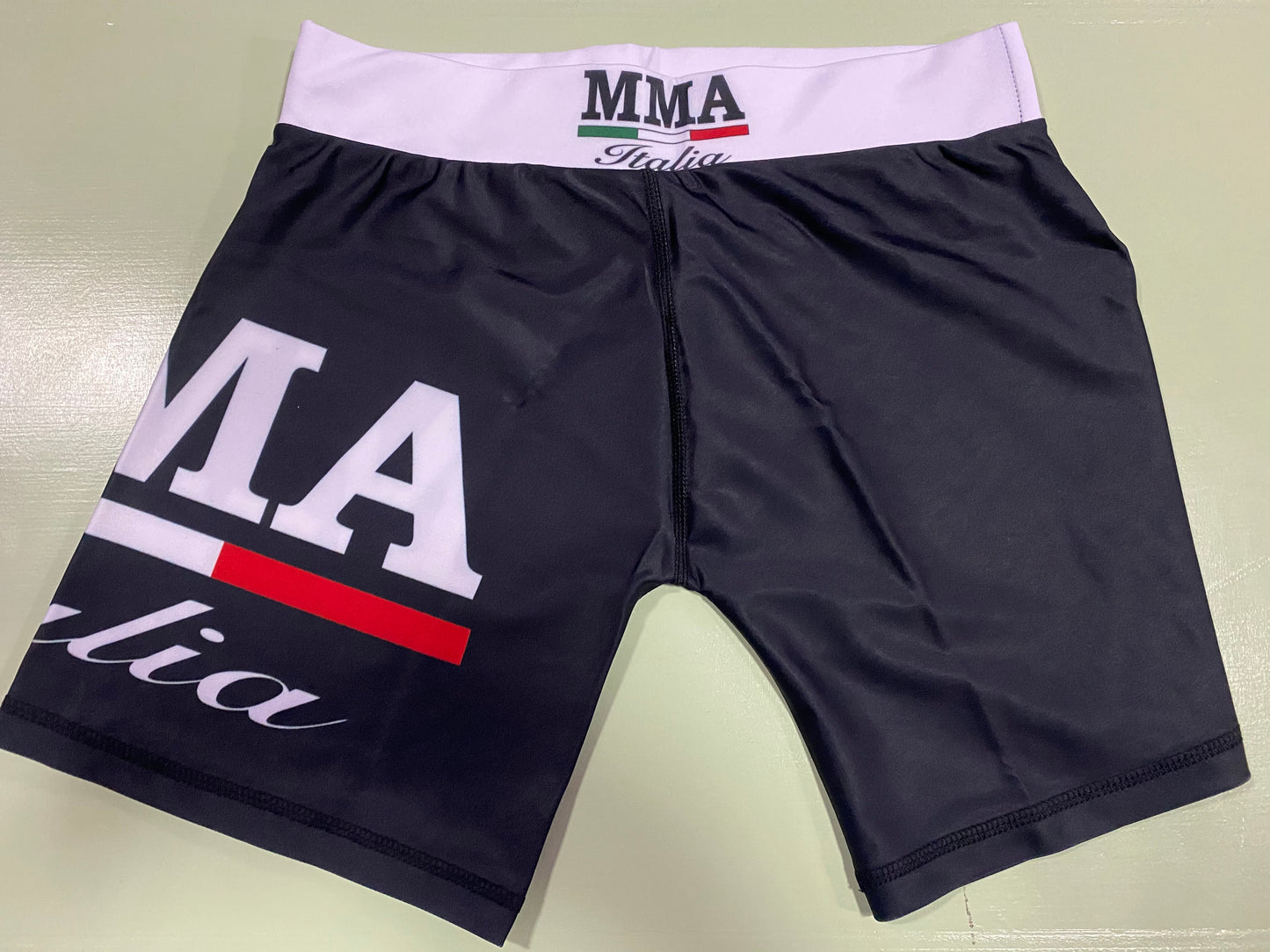 rashguard pantalone corto nero davanti